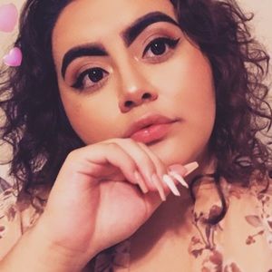 Meet your Posher, Beatriz